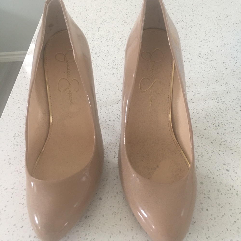 Jessica Simpson nude pumps.